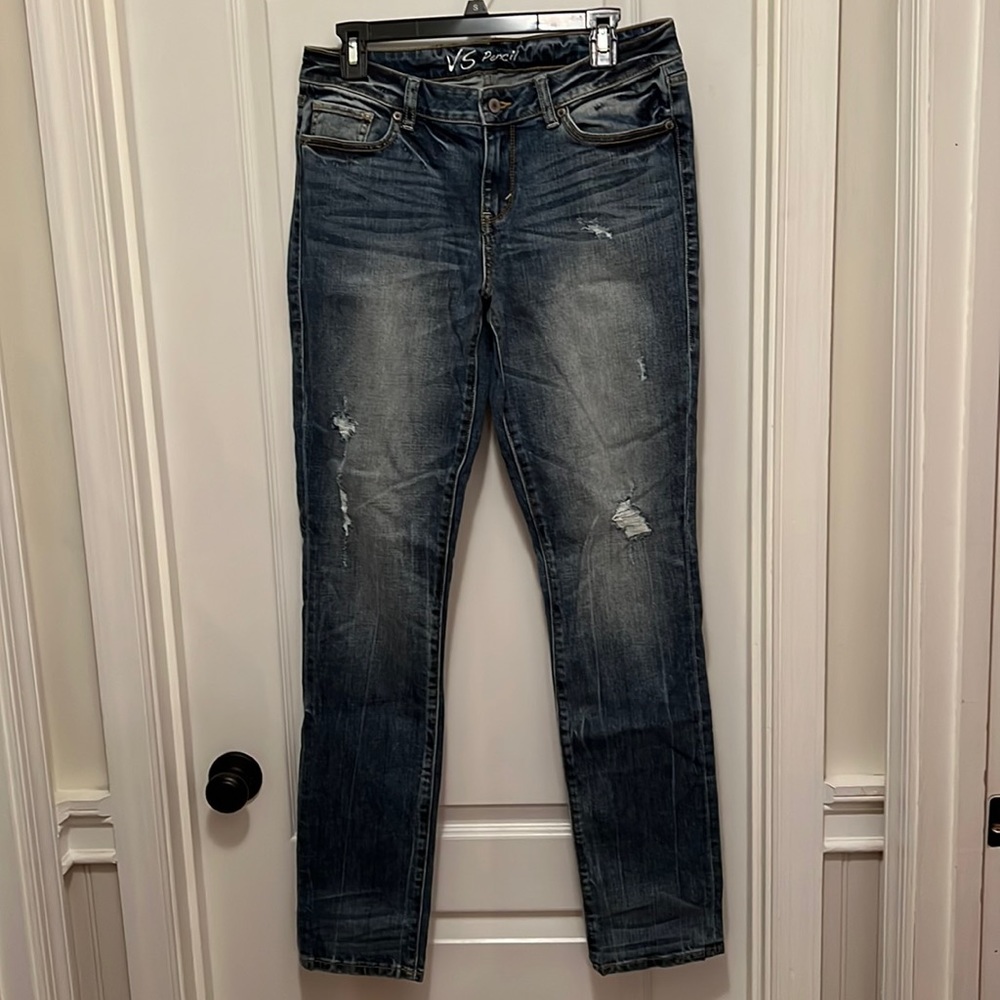 Distressed skinny jeans